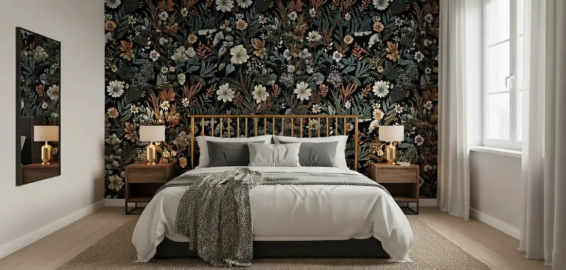 Black-Wallpaper-and-Brass-Décor-Warm-Contrast-Rooms 
